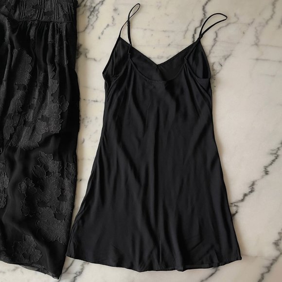 Aritzia Wilfred Long Sleeve Dress with Floral Applique Fabric and Slip - Picture 12 of 14